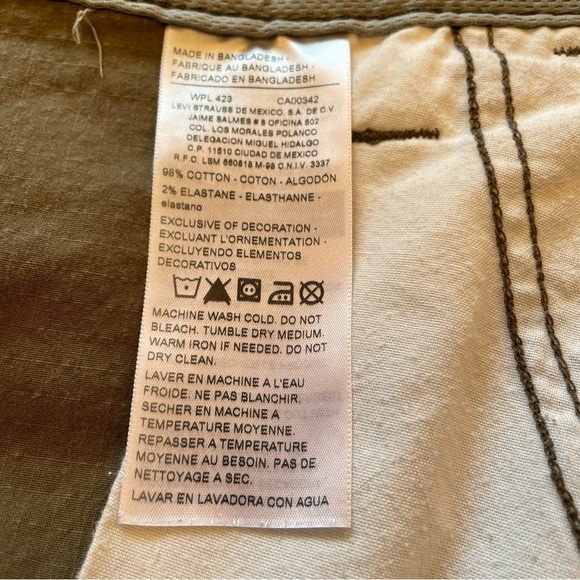 Levis Denizen Men's Cargo Shorts
Tan Brown Size 36 Waist Button
Drawstring - Picture 8 of 9